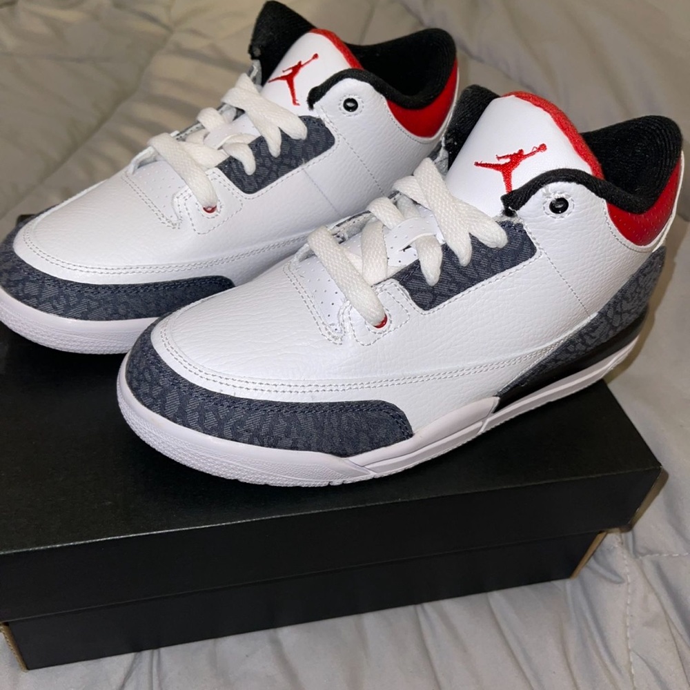 Jordan’s 3s size 3Y